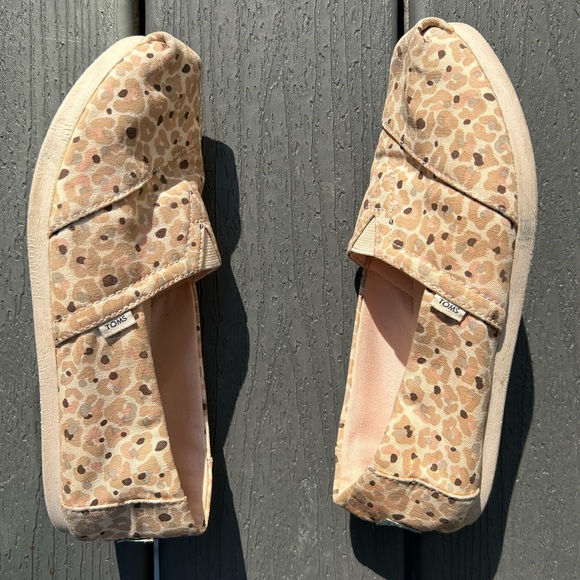 Tom’s Size 6.5 - Picture 2 of 5